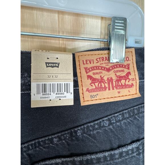 Levi's 501 NWT Men's Button Fly Distress Straight Leg High Rise Jeans Size 32X32 - Picture 7 of 7